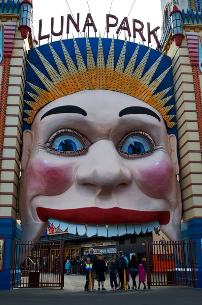 The Gang Acts as Bottom Dentures